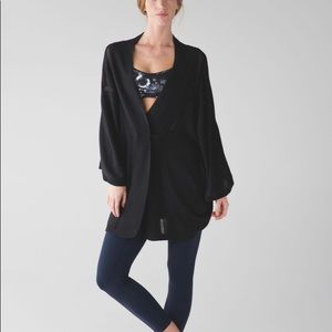 Lululemon Breeze Easy Wrap
Heathered Black